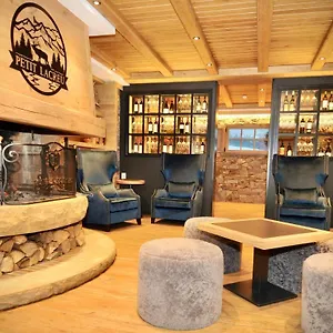 3* Hotel Petit Lacreu